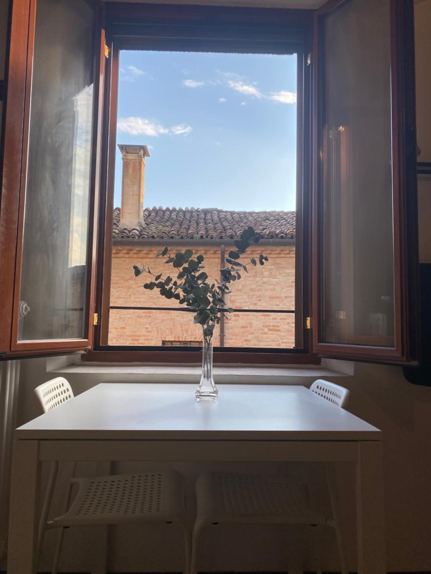 Teatro Inn - Timeless Charm Correggio Bagian luar foto