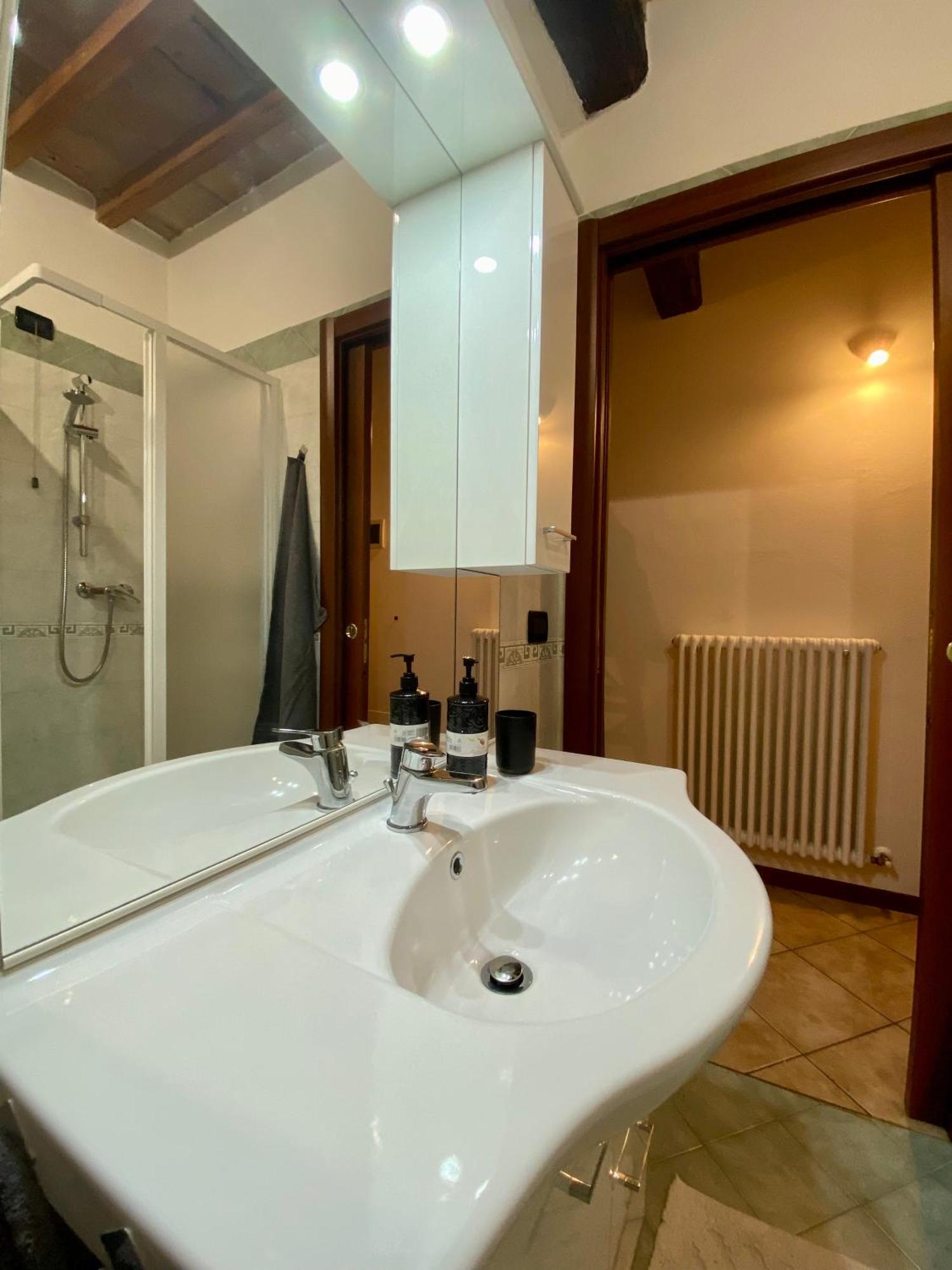 Teatro Inn - Timeless Charm Correggio Bagian luar foto